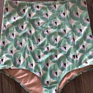 #kortnijeane “Birds” 🐦 Extended Hi-waist Bottoms.